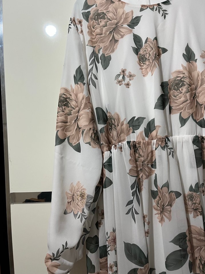 Beyaz Çiçek Desenli Uzun Bohem Kadın Elbise - Görsel 2