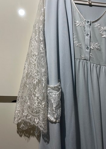 İşlemeli Beyaz Bohem Uzun Kadın Sabahlık - Görsel 2