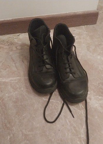 Minimalist Siyah Erkek Ayakkabı Bağcığı