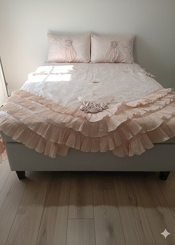 Nakışlı Pembe Yatak Örtüsü - Görsel 2