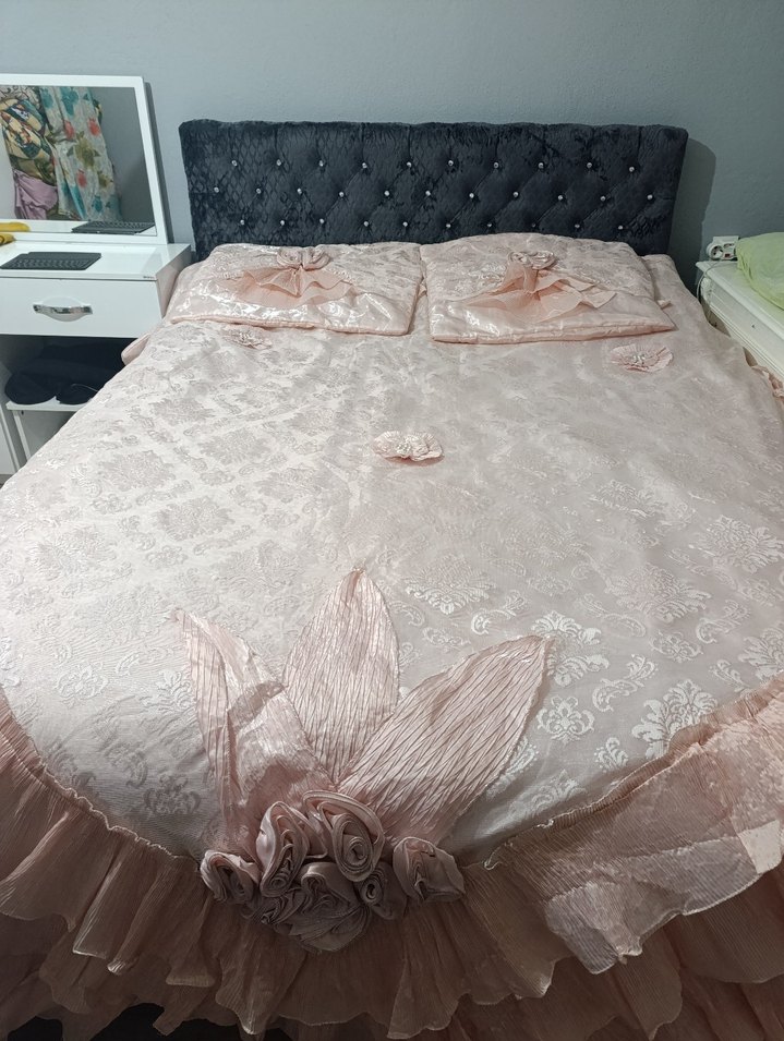 Nakışlı Pembe Yatak Örtüsü - Görsel 3