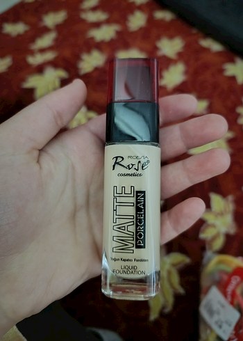 Rose Cosmetics Mat Sıvı Fondöten - Beige ve yüz serumu - Görsel 3