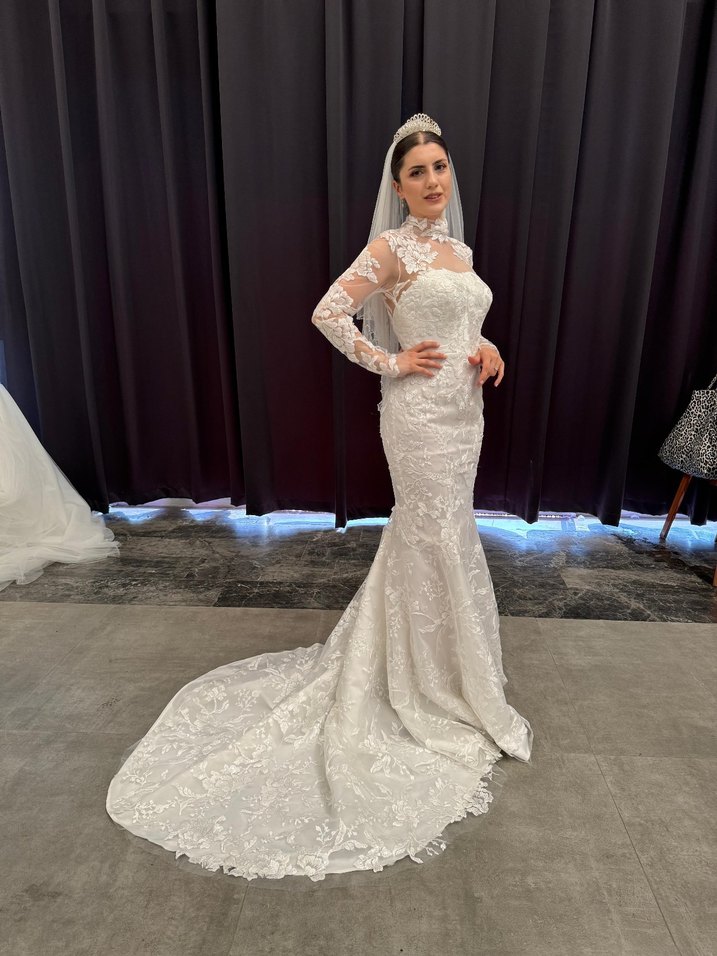 Uzun Kollu Dantel İşlemeli Gelinlik - Görsel 5