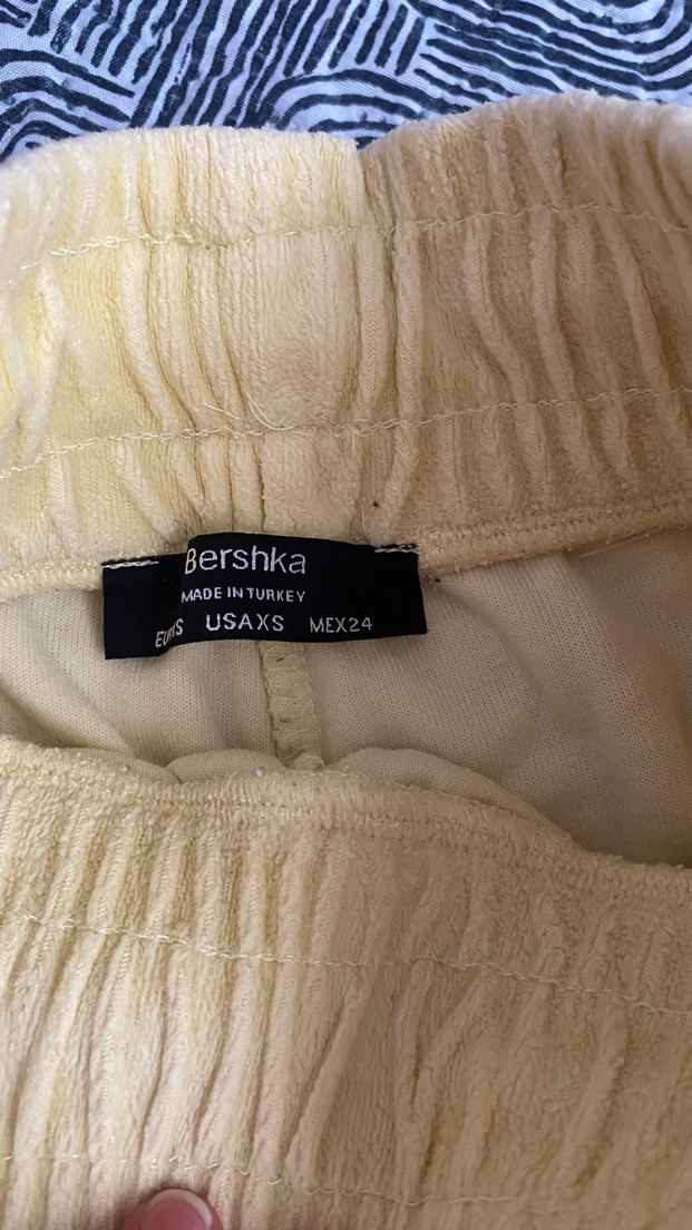 Sarı Nakışlı Kadın Mini Şort - Görsel 3