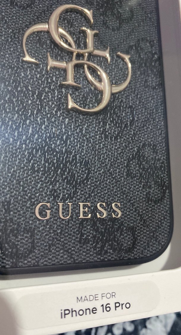 Zincir Detaylı Nakışlı Altın Renk 16 pro telefon kılıfı - Görsel 2