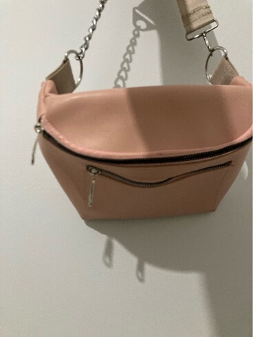 Pembe çanta