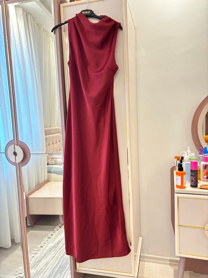 Bordo Saten V Yaka Uzun Elbise - Görsel 4