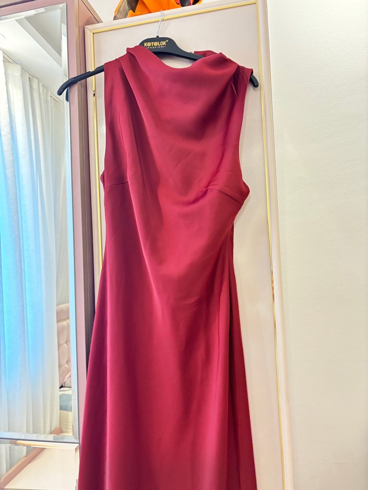 Bordo Saten V Yaka Uzun Elbise - Görsel 5