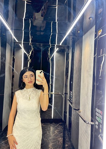 Beyaz Yılan Desenli Uzun Kolsuz Elbise - Görsel 3