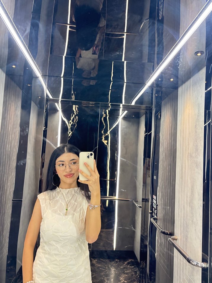 Beyaz Yılan Desenli Uzun Kolsuz Elbise - Görsel 4