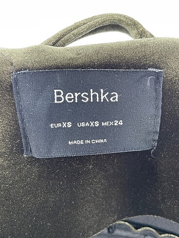 xs Beden yeşil Renk Bershka Bomber %70 İndirimli.