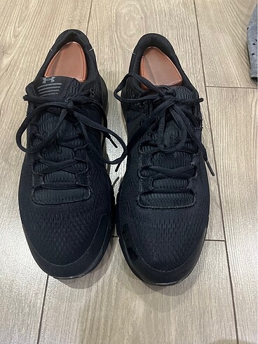 Under armour spor ayakkabı
