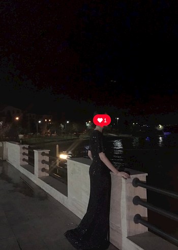 Siyah Puantiyeli Uzun Gösterişli Gece Elbisesi