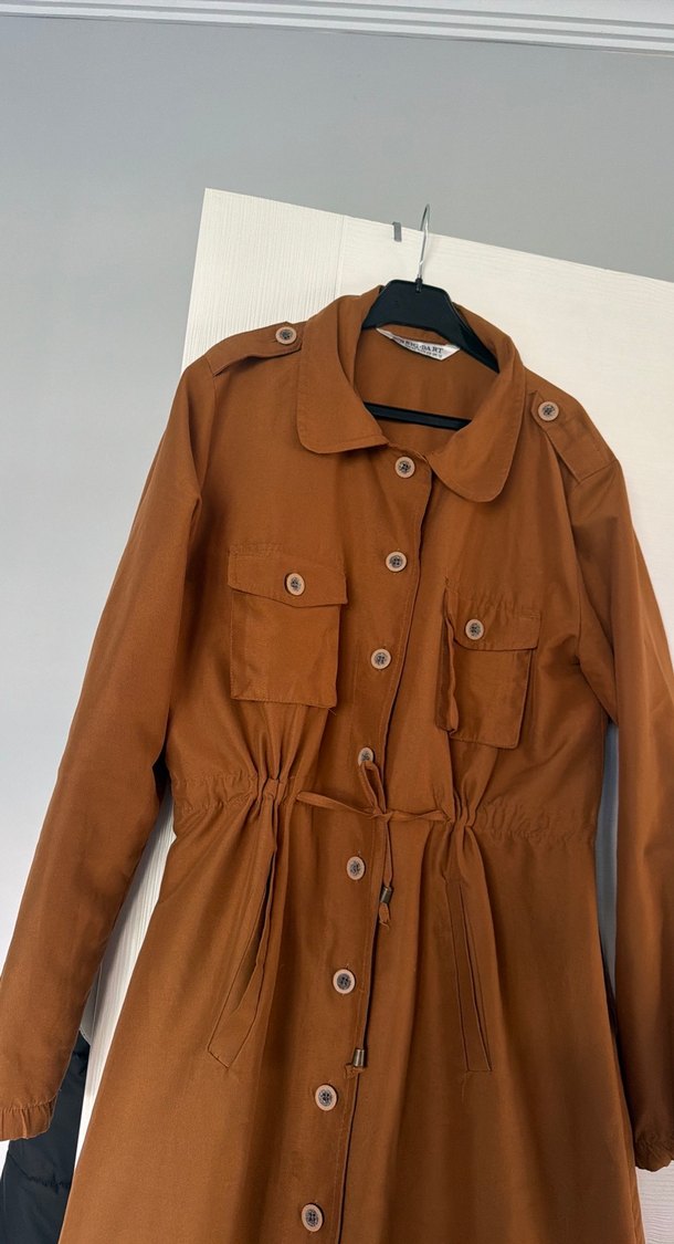 Düğmeli Kahverengi Uzun Keten Kadın Trençkot - Görsel 3