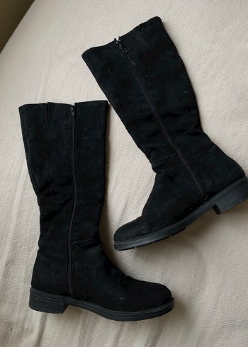 Siyah Süet Tokalı Kadın Dizaltı Bot - Görsel 2