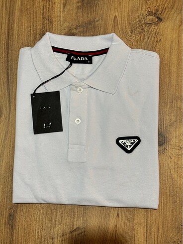 Prada demir logo