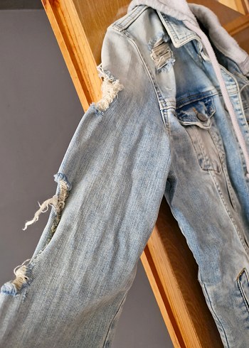 Düğmeli  uzun kapşonlu Denim Ceket - Görsel 4