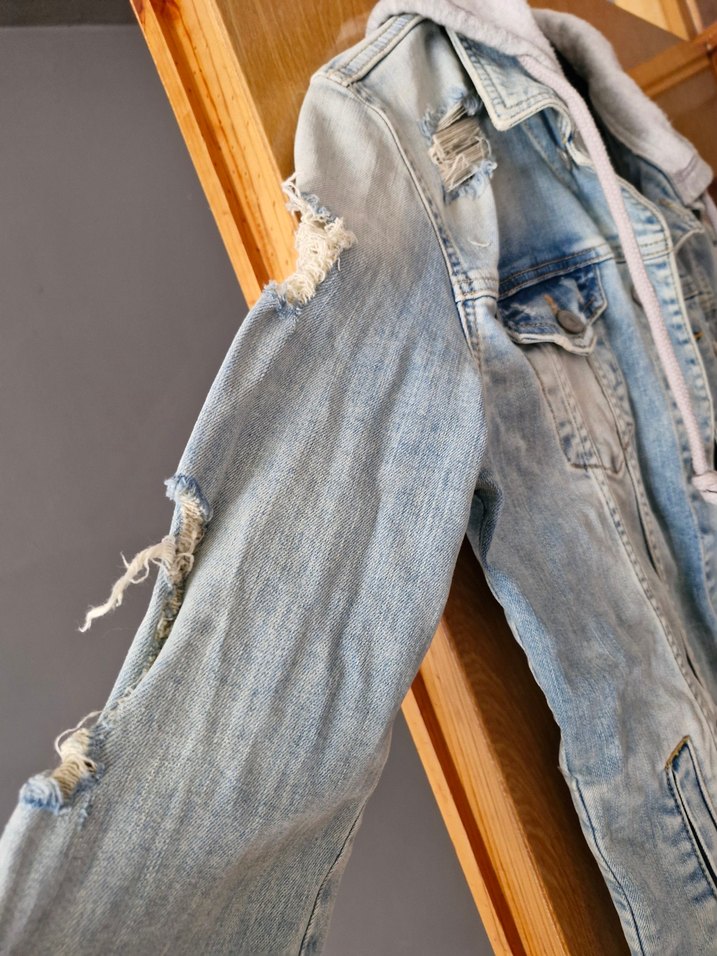 Düğmeli  uzun kapşonlu Denim Ceket - Görsel 4