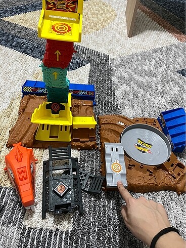 Hot Wheels Hot Whlees monster truck