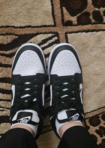 Nike Siyah-Beyaz Kadın Spor Ayakkabı