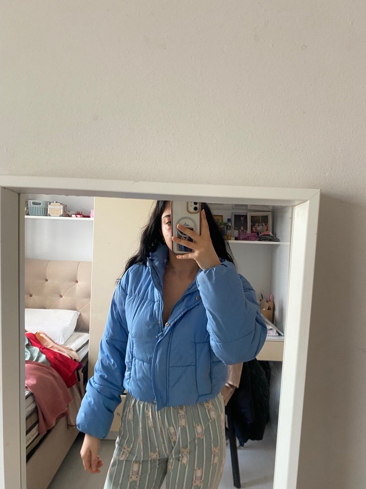 Mavi Kısa Şişme Kadın Mont - Görsel 3