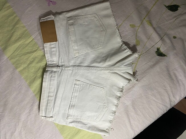 Bershka Kısa beyaz şort