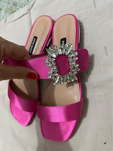 Nine West 37-38-39 numaraları stok bulunmaktadır