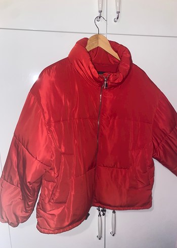 Pull and Bear Kırmızı Fermuarlı Kadın Mont