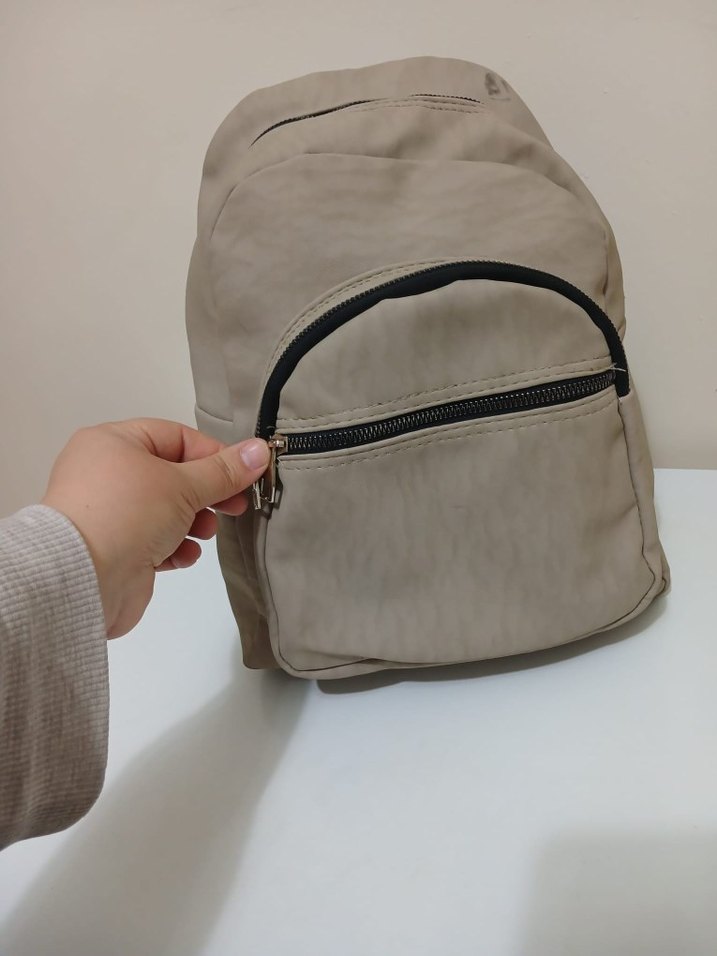 Dikişsiz Bej Deri Kadın Sırt Çantası - Görsel 2