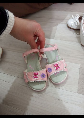 Kelebek Nakışlı Pembe Kız Çocuk Sandalet - Görsel 2