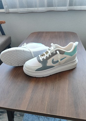 Nike Beyaz Kadın Spor Ayakkabı