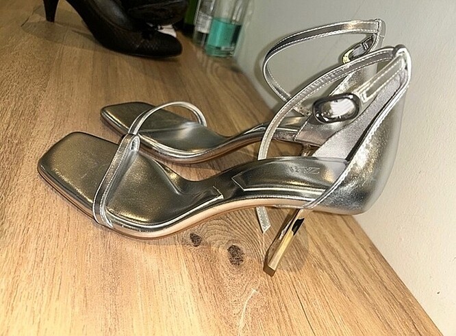 Zara Metalik Topuklu Sandalet