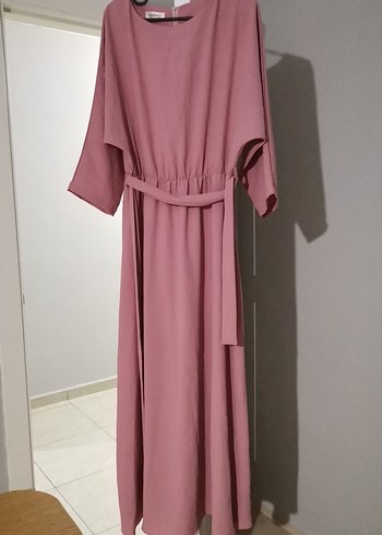 Pembe yuvarlak yaka uzun elbise sadece 1 kez giyildi