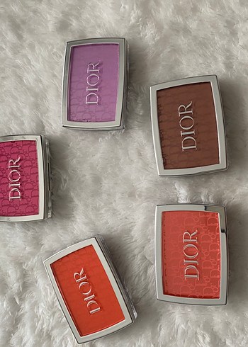 Dior Parlak Kırmızı Allık - Görsel 3