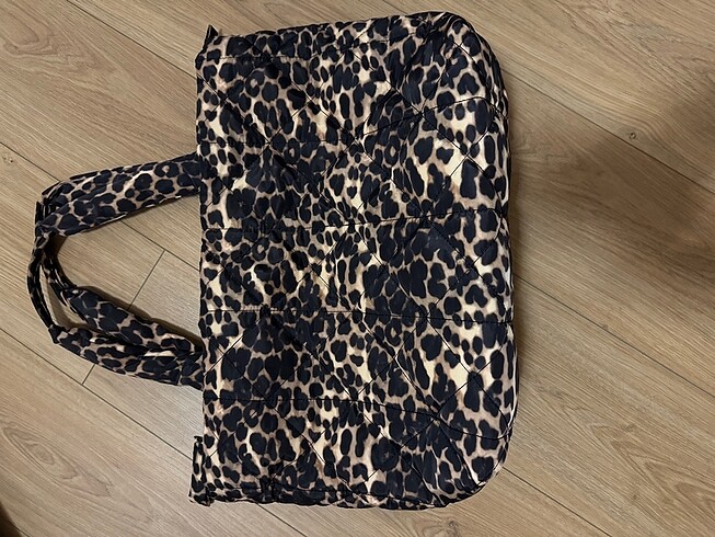 Stradivarius maxi puf çanta