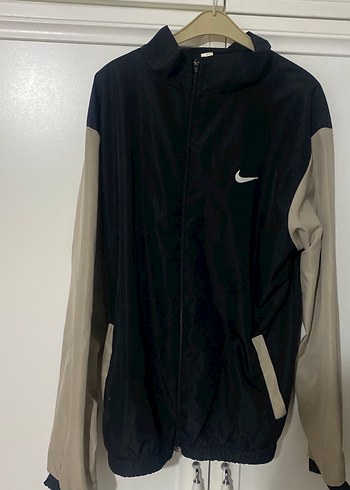 Nike Siyah Kapüşonlu Rüzgarlık