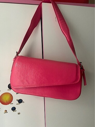 Pembe çanta