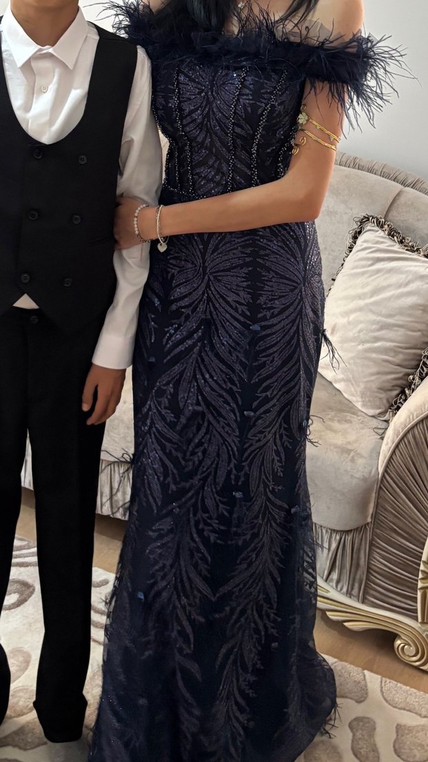 Koyu Lacivert Tüylü Straplez Uzun Elbise - Görsel 3