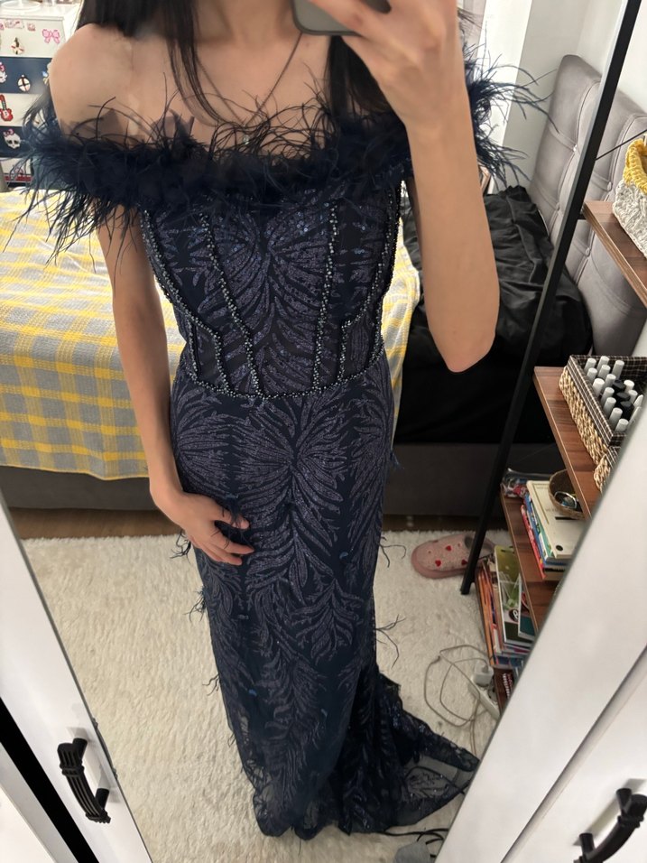 Koyu Lacivert Tüylü Straplez Uzun Elbise - Görsel 2