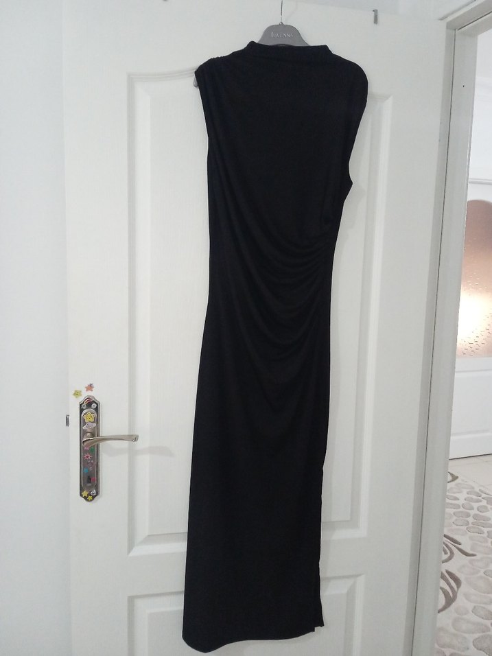 Siyah Yırtmaçlı Elbise - Görsel 4