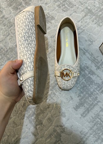 Michael Kors MK Logolu Beyaz Klasik Kadın Babet