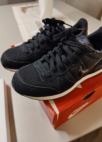 37,5 Beden Nike Spor Ayakkabı (orijinal)
