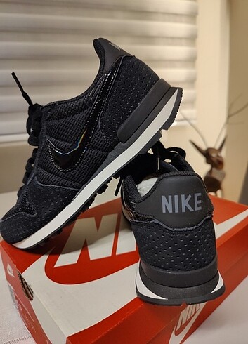 37,5 Beden siyah Renk Nike Spor Ayakkabı (orijinal)