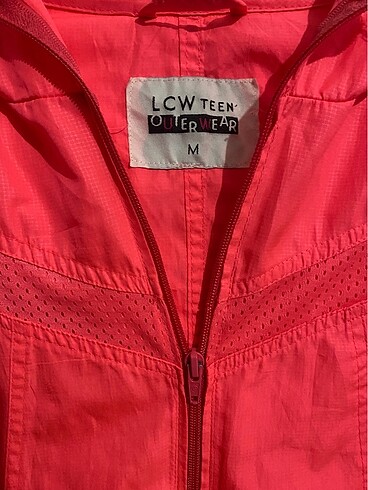 LC Waikiki Pembe Yağmurluk