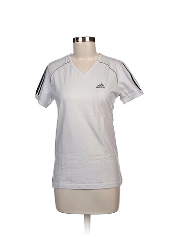 Adidas T-shirt %70 İndirimli.