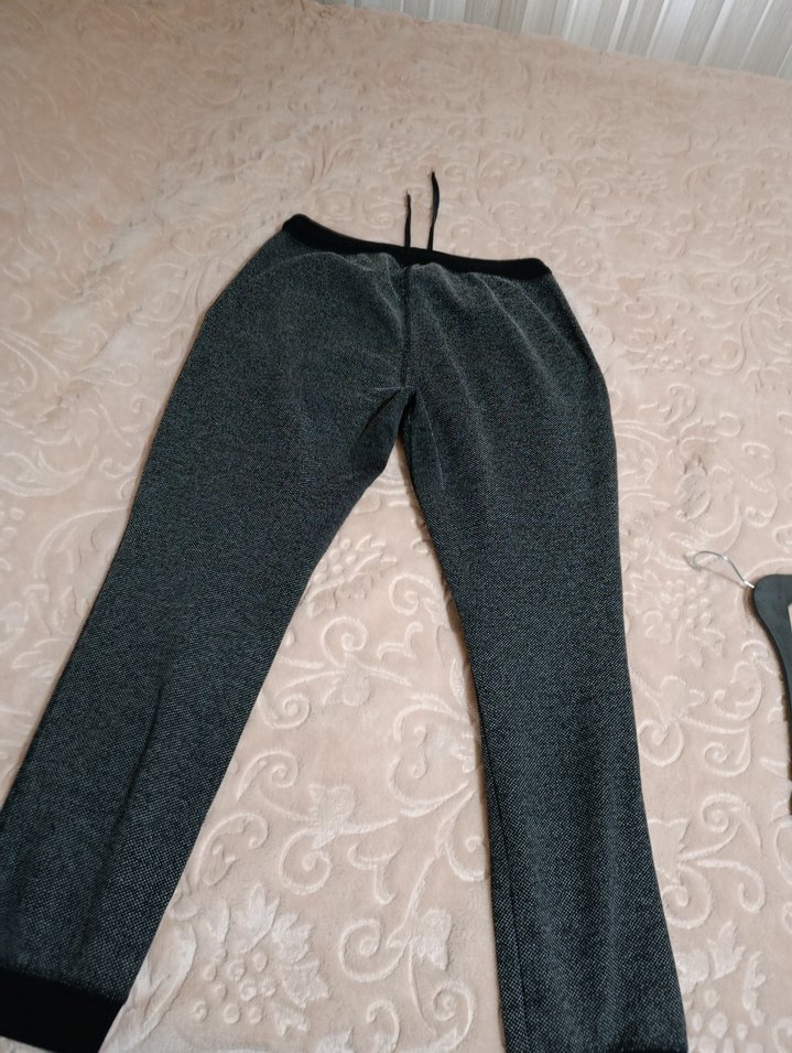 siyah renk üstüne desenli eşofman altı - Görsel 2