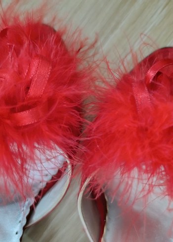 Kırmızı Tüylü Topuklu Kadın Terlik - Görsel 4