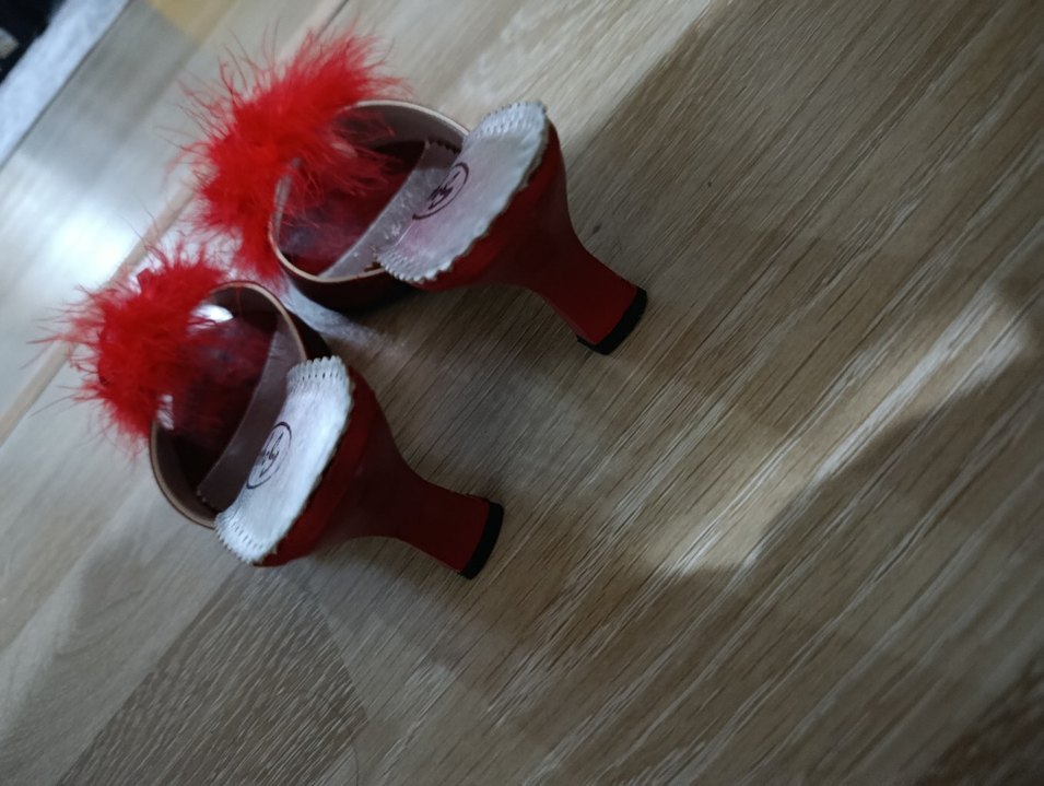 Kırmızı Tüylü Topuklu Kadın Terlik - Görsel 3