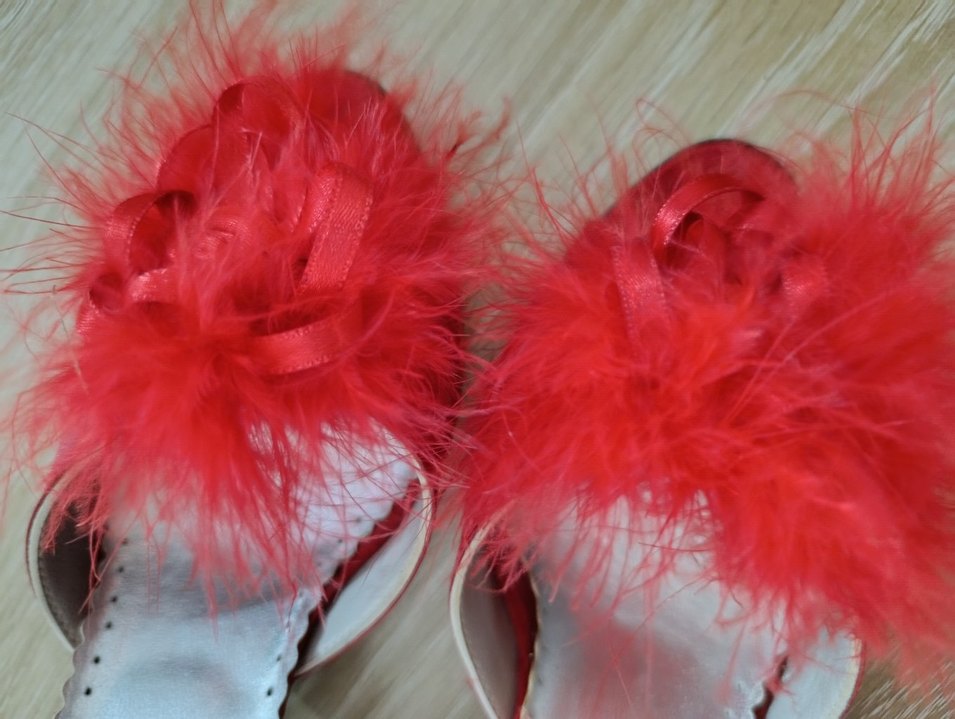 Kırmızı Tüylü Topuklu Kadın Terlik - Görsel 4