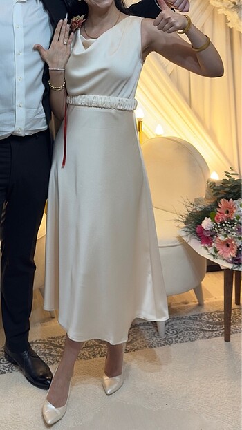Betty&sam marina kolsuz degaje yaka kloş etek ekru nişan elbises